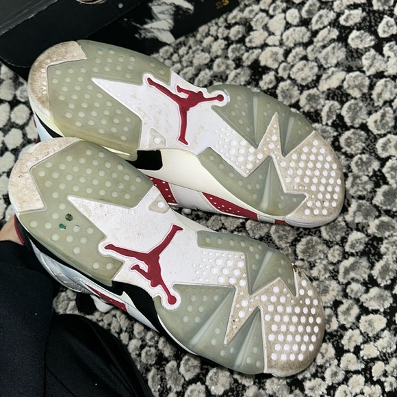 Jordan Carmine 6 - Picture 2 of 4